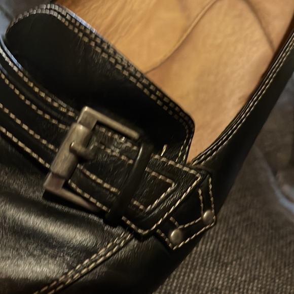 EuroSoft black leather low heels with cream stitching. - Picture 3 of 6